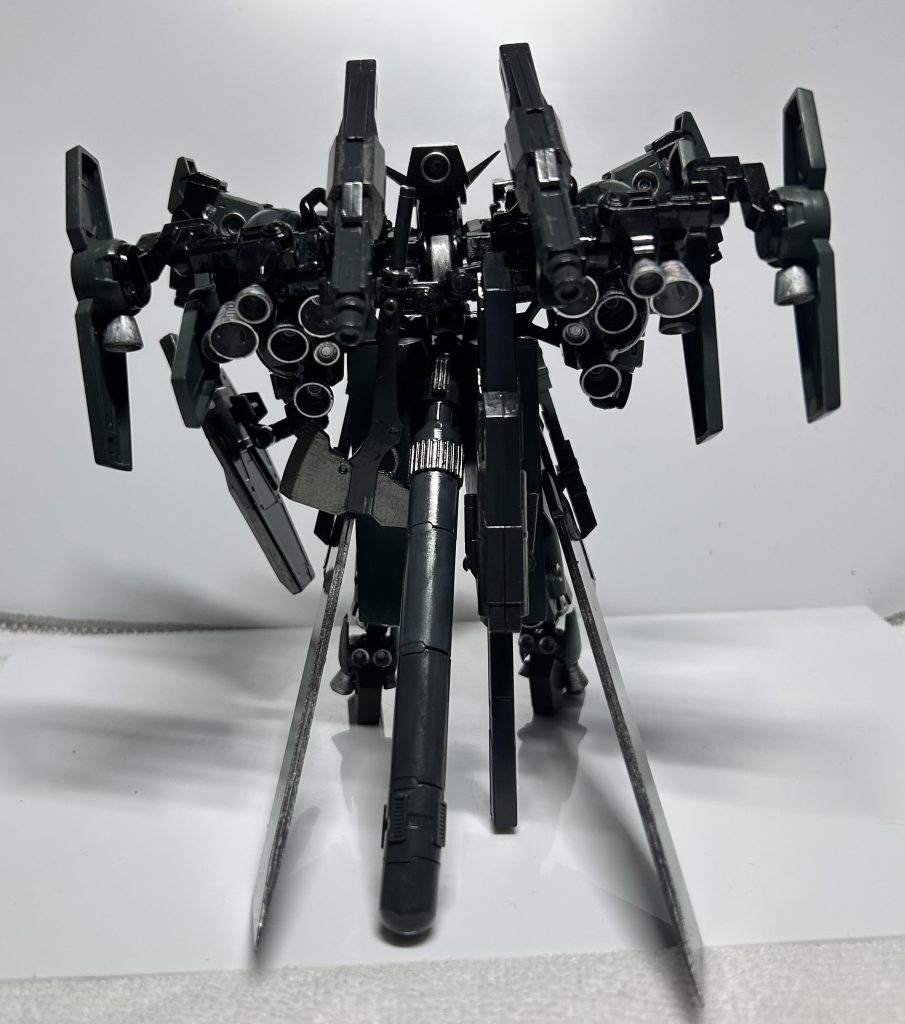 ある企業の秘密兵器–4枚目/制作者：ジオニックの社員