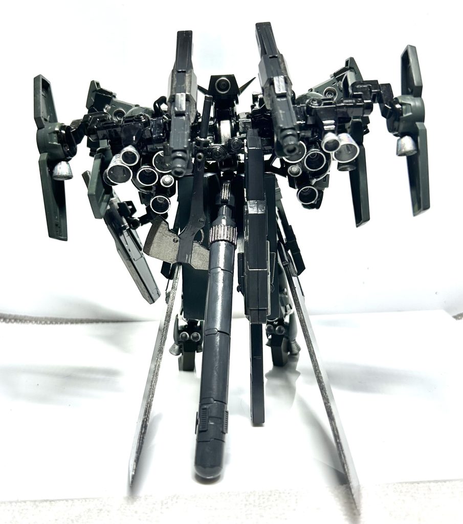 ある企業の秘密兵器–4枚目/制作者：ジオニックの社員