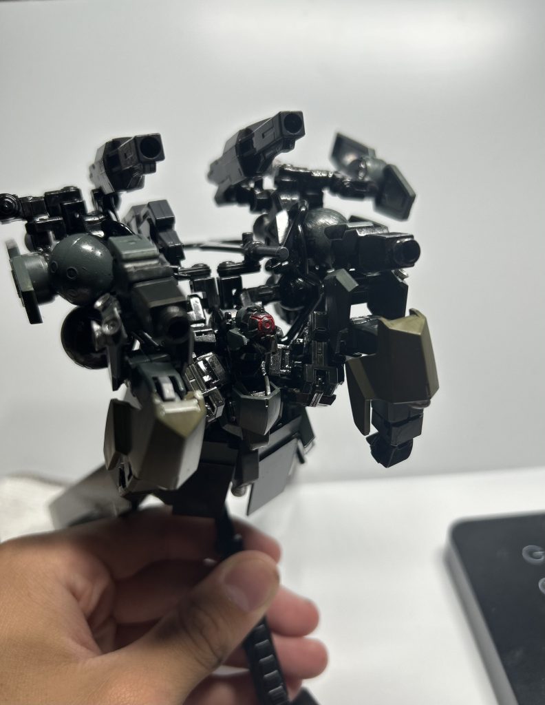 ある企業の秘密兵器–5枚目/制作者：ジオニックの社員