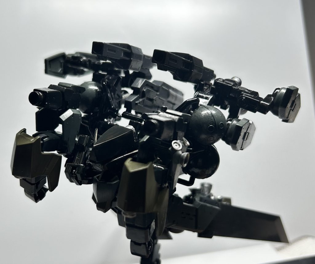 ある企業の秘密兵器–2枚目/制作者：ジオニックの社員