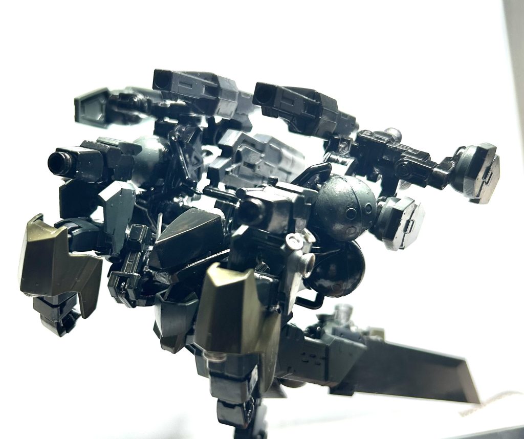 ある企業の秘密兵器–2枚目/制作者：ジオニックの社員
