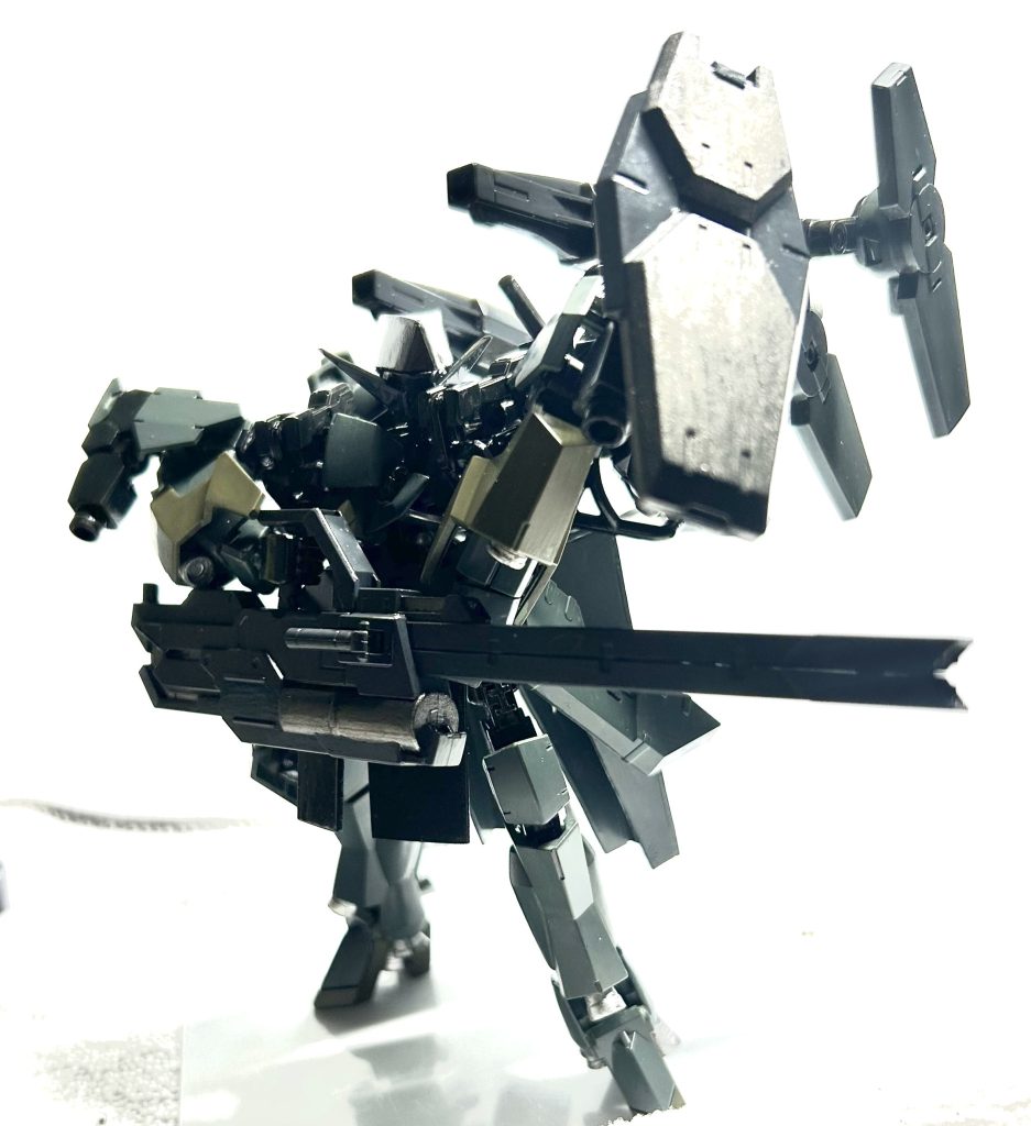 ある企業の秘密兵器–2枚目/制作者：ジオニックの社員