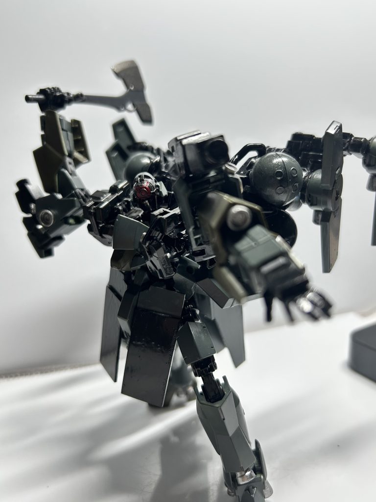 ある企業の秘密兵器–4枚目/制作者：ジオニックの社員