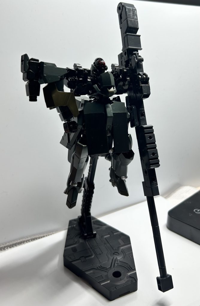 ある企業の秘密兵器–5枚目/制作者：ジオニックの社員