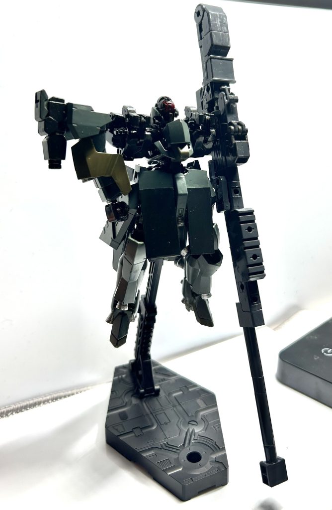 ある企業の秘密兵器–5枚目/制作者：ジオニックの社員