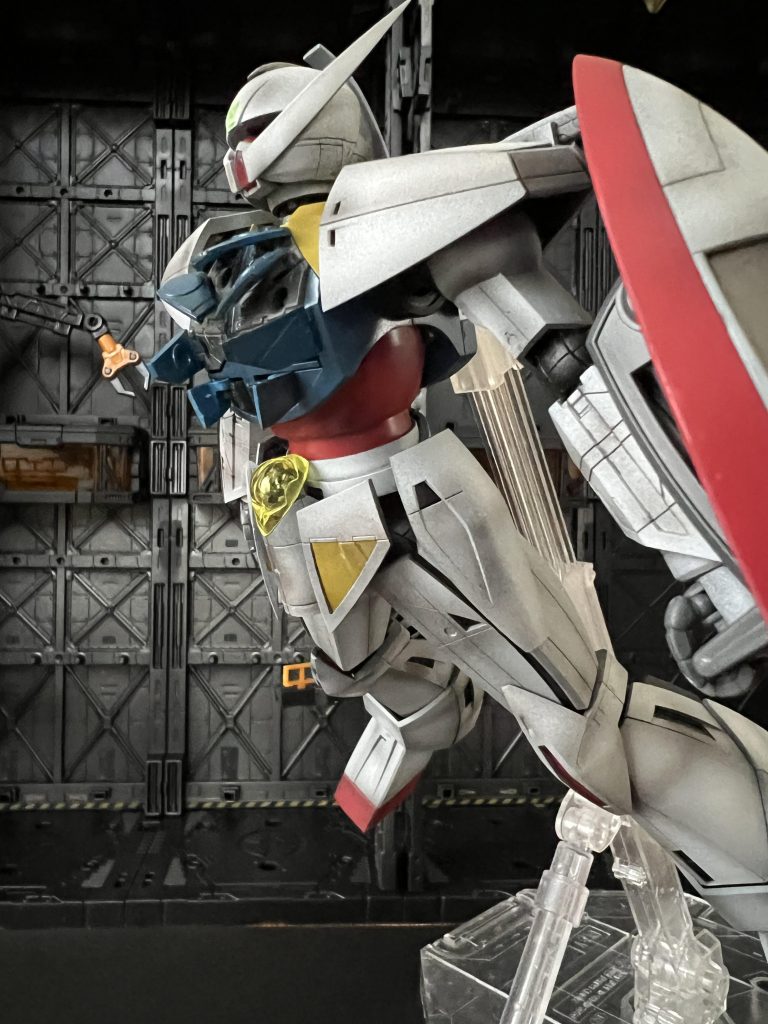 終盤にかけて、過去の歴史やターンエーという機体の役割が徐々に明らかになっていきます。争いこそが人間の本能であり、ただ戦うことのみが目的であり、勝者こそが正義と考えるものが現れ状況は混迷を極めていく・・・。