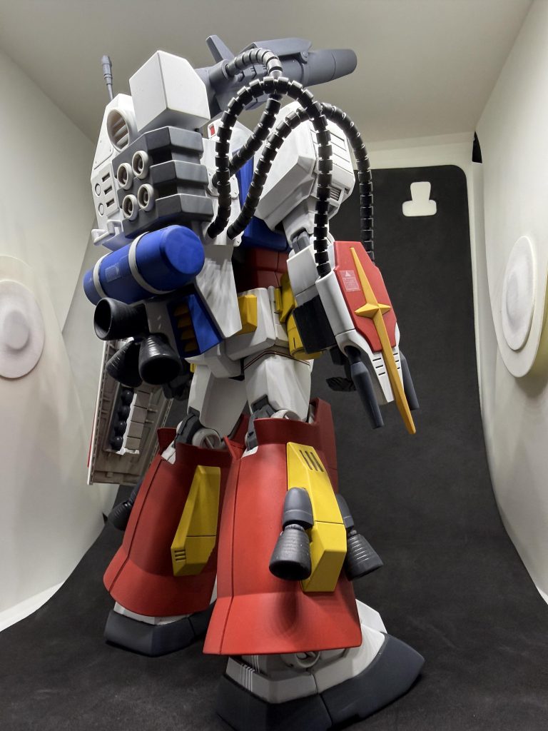 特に目立ったことはしてません。ビームガンの砲身を後はめ加工したぐらい。現在の目で見るなら青いタンクの白ラインは別パーツになるんだろうなぁ、とか。