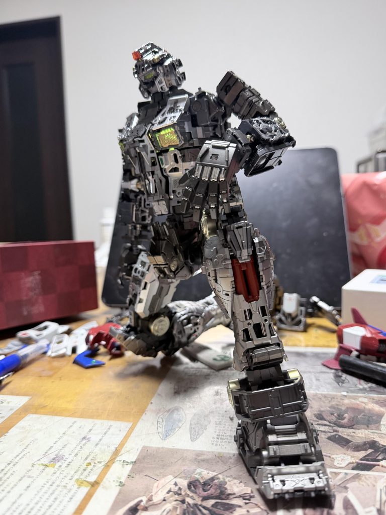 5年ぶりに外装全部引っ剥がしました。当時も気合い入れてフレームを全塗装した甲斐もあり、フレームの治しはないです。まぁ、ここまでよく塗り分けたもんだと、当時の私に感心しています。