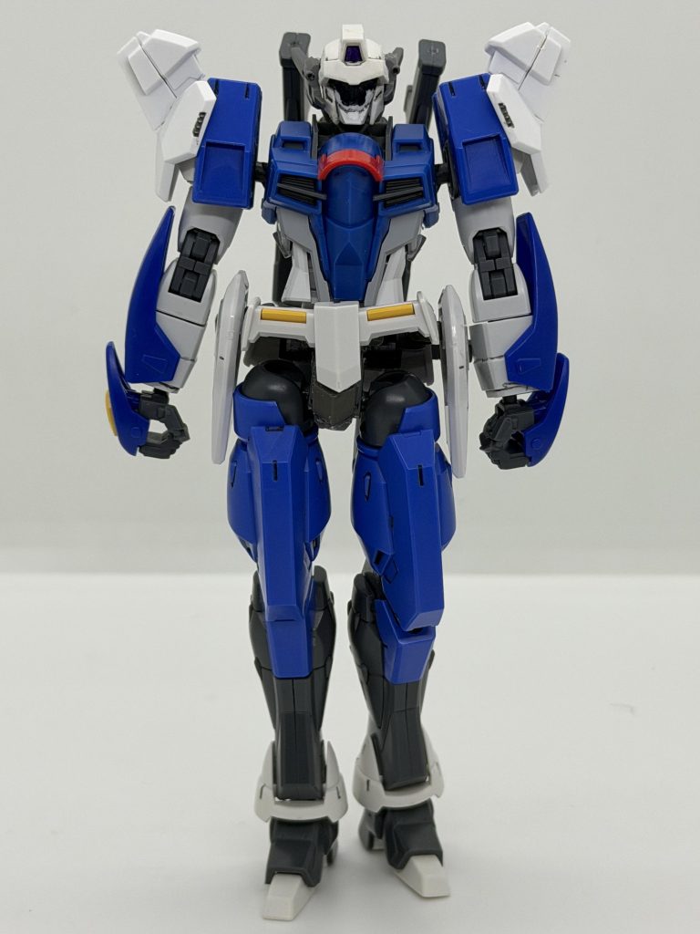 機体はジムっぽい立ち位置の軽装機をイメージして、青系と白系の機体のパーツから形にしました。