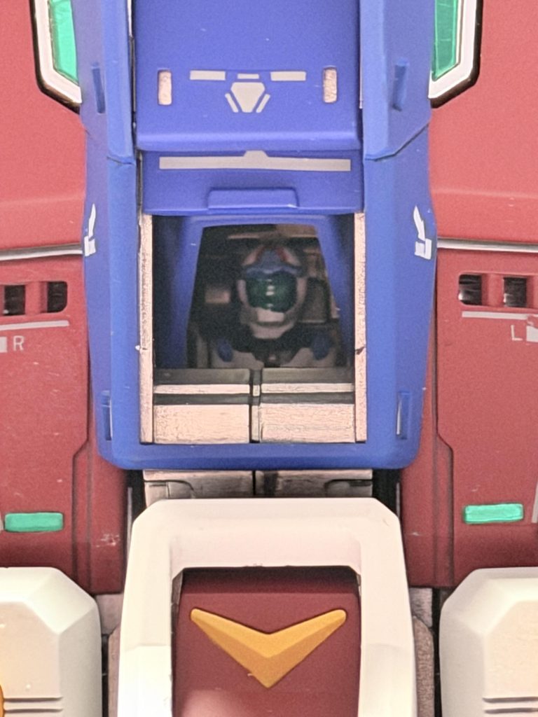 中のアムロもキチンと塗り直しました。アムロに見えますかね?