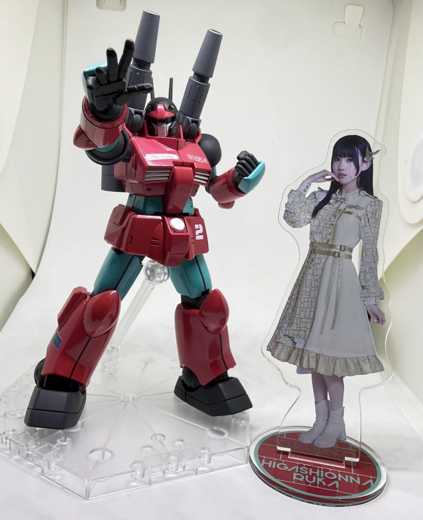 ・東恩納瑠花さん【格闘タイプ】空手経験者であり、瓦割り動画からのイメージで制作。ハンドパーツをビルドハンズLサイズ(丸型)に交換し、格闘グローブ風に塗り分け。・使用カラーステラローズピンク&ステラアマゾナイト