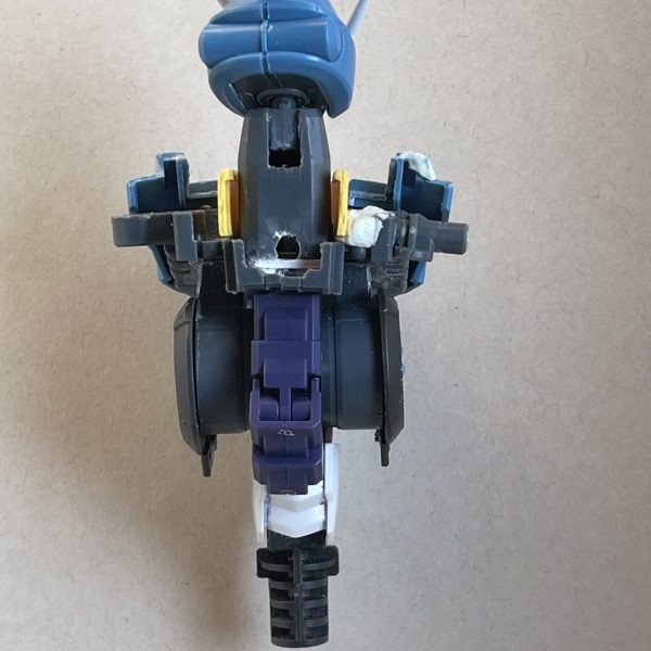 お疲れ様です。ガンダムマークⅤの改造の続きになります。胸はフレームにナイチンゲールの腹部フレーム。これがちょうど良かった！！全体的に小さくしました。まだ後ろ側はできてないんですよね、、腕はフレームだけですがバルバトスのを使っています。（4枚目）