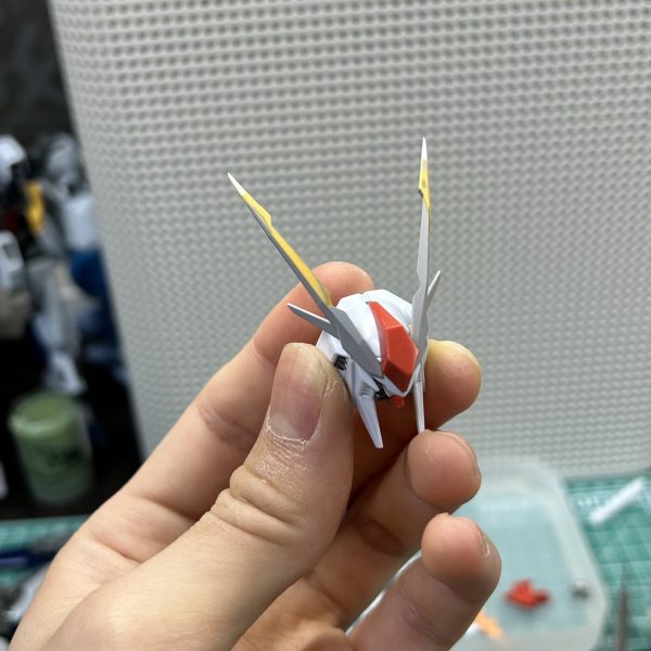 久しぶりにガンプラ作ってます。プラ板使ってシャープ化してみました。（3枚目）