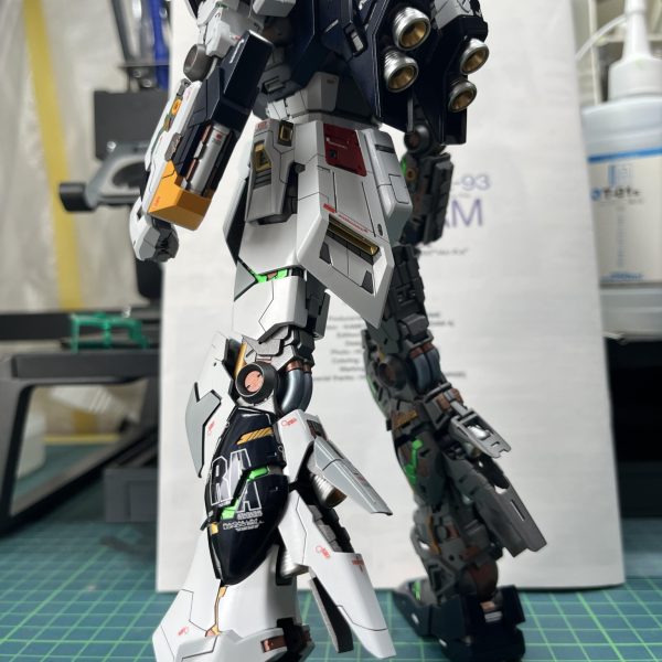 とりあえずクリアーまで到達まだファンネル他､ライフルはこれからですデカールの段差や色ムラ､下地処理の甘さが目立ち過ぎる…（6枚目）