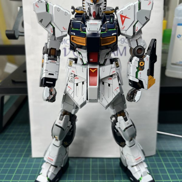 とりあえずクリアーまで到達まだファンネル他､ライフルはこれからですデカールの段差や色ムラ､下地処理の甘さが目立ち過ぎる…（5枚目）