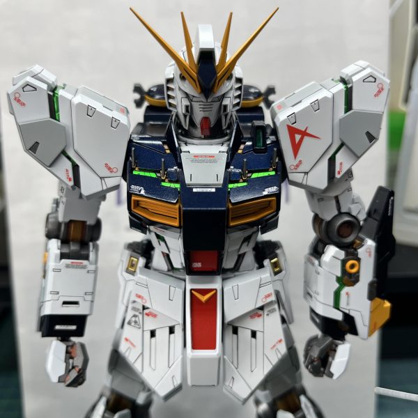 とりあえずクリアーまで到達まだファンネル他､ライフルはこれからですデカールの段差や色ムラ､下地処理の甘さが目立ち過ぎる…（4枚目）