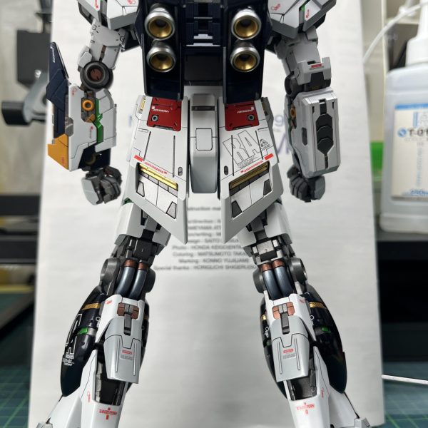 とりあえずクリアーまで到達まだファンネル他､ライフルはこれからですデカールの段差や色ムラ､下地処理の甘さが目立ち過ぎる…（3枚目）