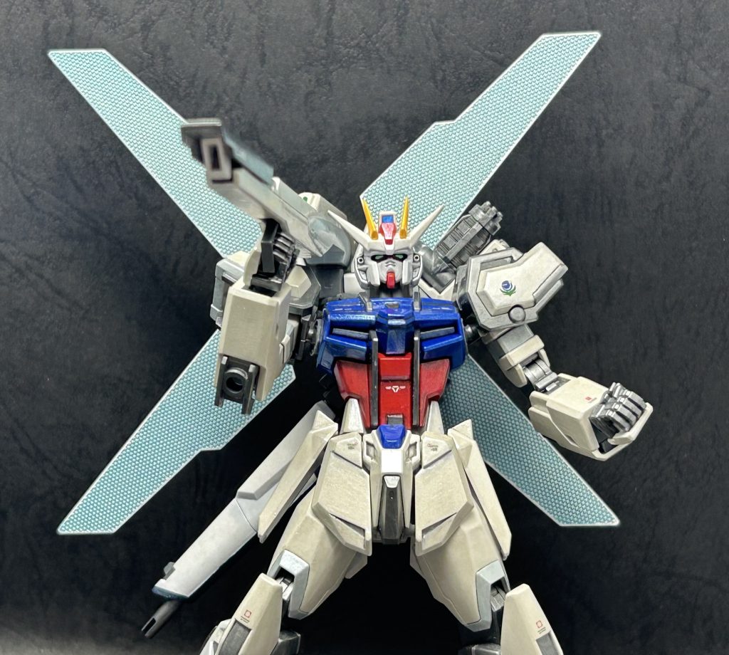 サテライトキャノン展開。セリフとして「月は出ているか」より「蒼き清浄なる世界のために！」が似合いそうな装備です。ただし撃てない、撃ててもエネルギー枯渇＋威力を発揮出来ない。