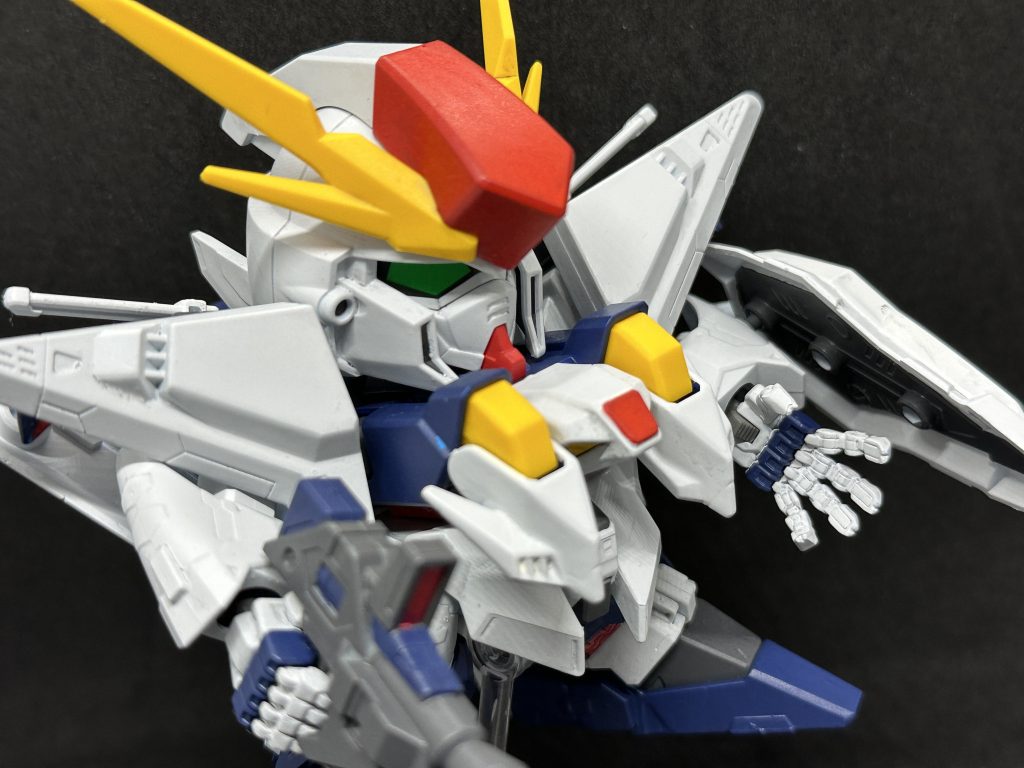 第2部ラストで明かされた衝撃のガンダム顔への換装可能…と言ってもこっちのが無改造だから楽ではある