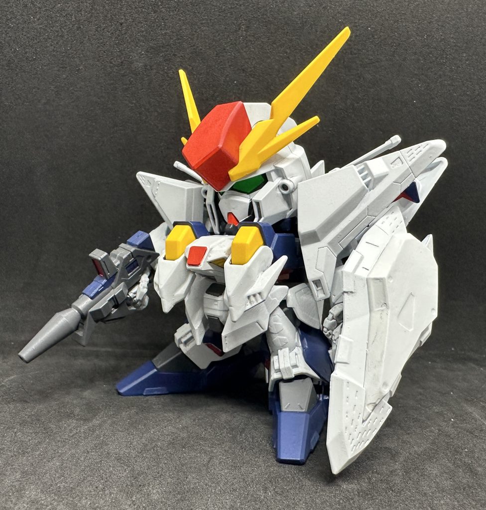 頭部は瞬間接着剤でモールドを埋めて再現胴体の角はちょっといい方法なかったので断念無理してもすぐ折れるだけだしやめとこうかなって…