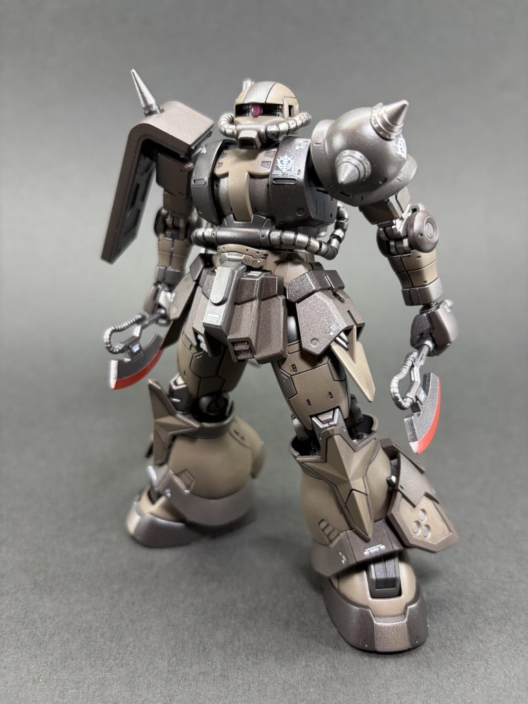 基本はオリジンザクのバリエーション機ですが腰から下はだいぶ違うので、塗り分けが大変でした。