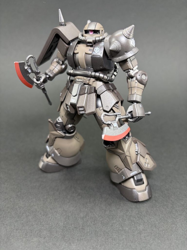 基本はオリジンザクのバリエーション機ですが腰から下はだいぶ違うので、塗り分けが大変でした。