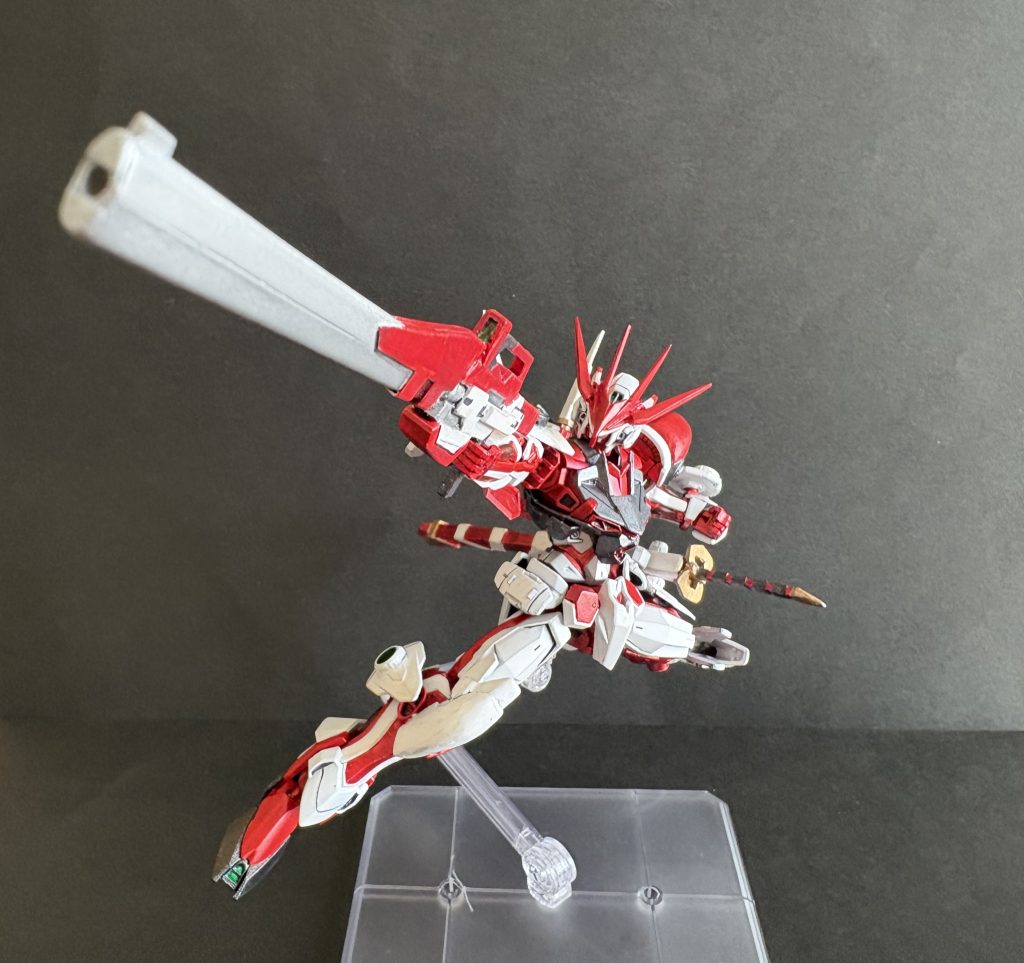 カテキーダケラヴノスライフルケルディムサーガのカービンを銃身を伸ばし、色々盛って強化ライフルにしました。ただ着弾点で広範囲にプラズマが発生するので普通に使用できるビームライフルも別で用意しています(という設定)。