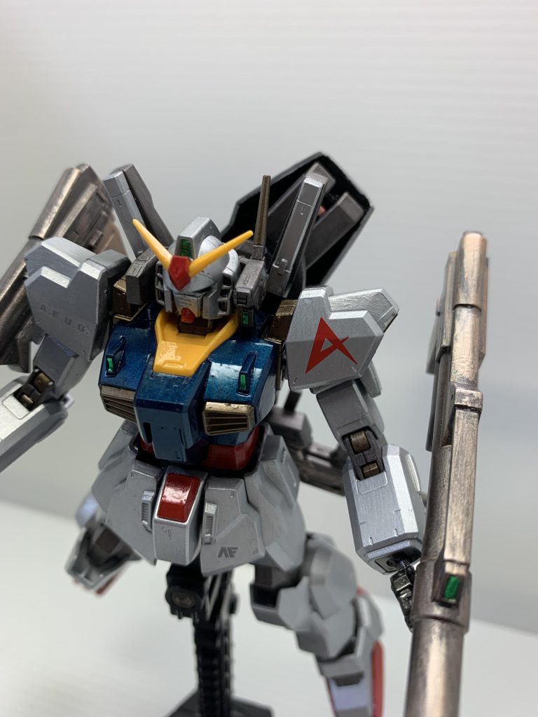 やっぱりアムロにはガンダムでしょう。って事で奪取した１機をアナハイムで改修。アムロ専用機としてグレードアップしました。