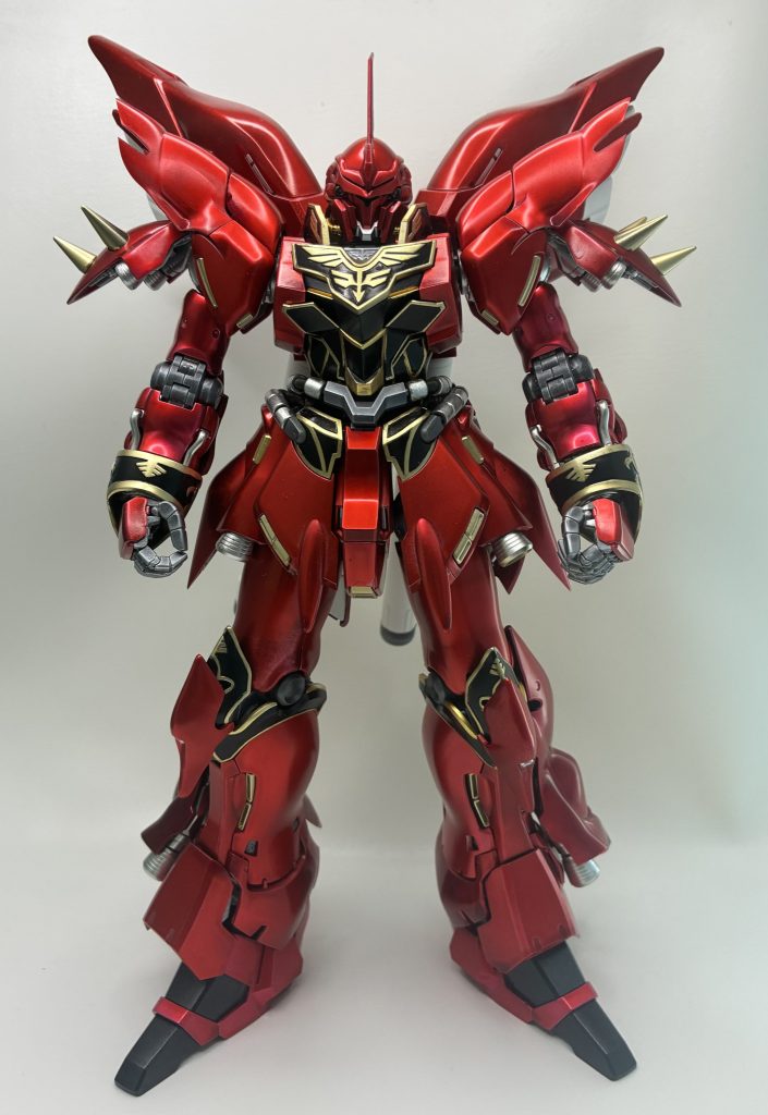 肩のツノみたいな部分は本来赤なのですが、色味が足りなかったので金色にしてみました。