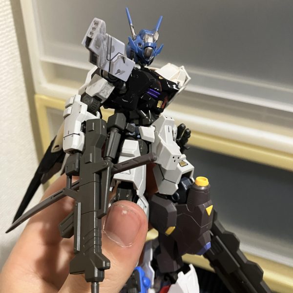 鉄血の機体がどの機体もかっこよすぎて一番が決められなかったので全部合体させました。素体がアスタロトなので左右非対称を意識しましたのがポイントです。実はしれっとルブリス・アノクタの頭部を使っています、鉄血っぽいからねしょうがないね名前は鉄血世界のガンダムの名前の由来である悪魔七十二柱を統べる魔術王ソロモンから取りました（ゲーティアにするか結構迷った）塗装したらまた投稿したいと思いまふ&nbsp;（3枚目）