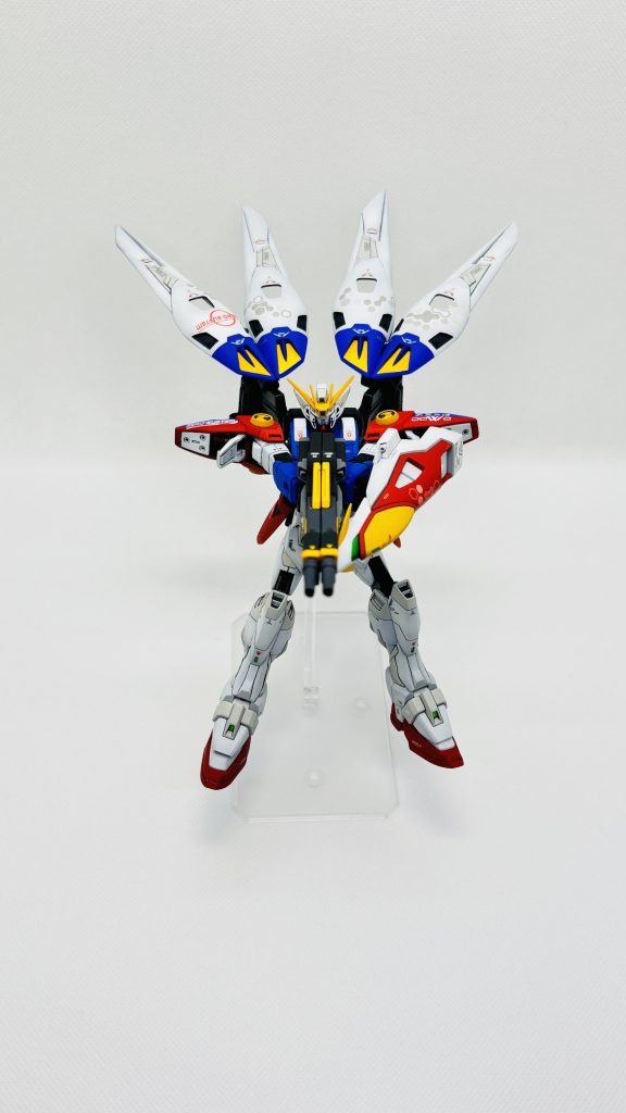 ヒンジは存在感が大きすぎるので改修してヒンジなしで稼働するように修正。この辺りは色々な方の作例よりアイデアを拝借いたしました