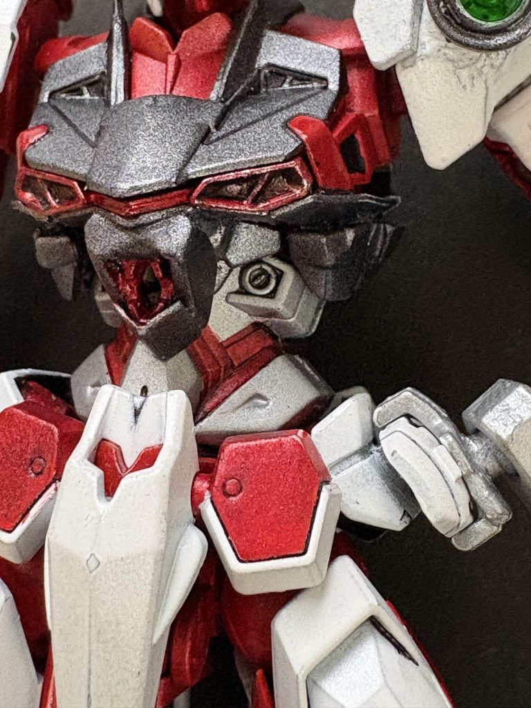 分かりづらいですが腹部にはカリドゥスっぽい腹ビーム砲、〈テューフォーン〉も追加しています。実はかなり前に作ってガツガツブンドドしてるので近くで見るとハゲがひどい………。