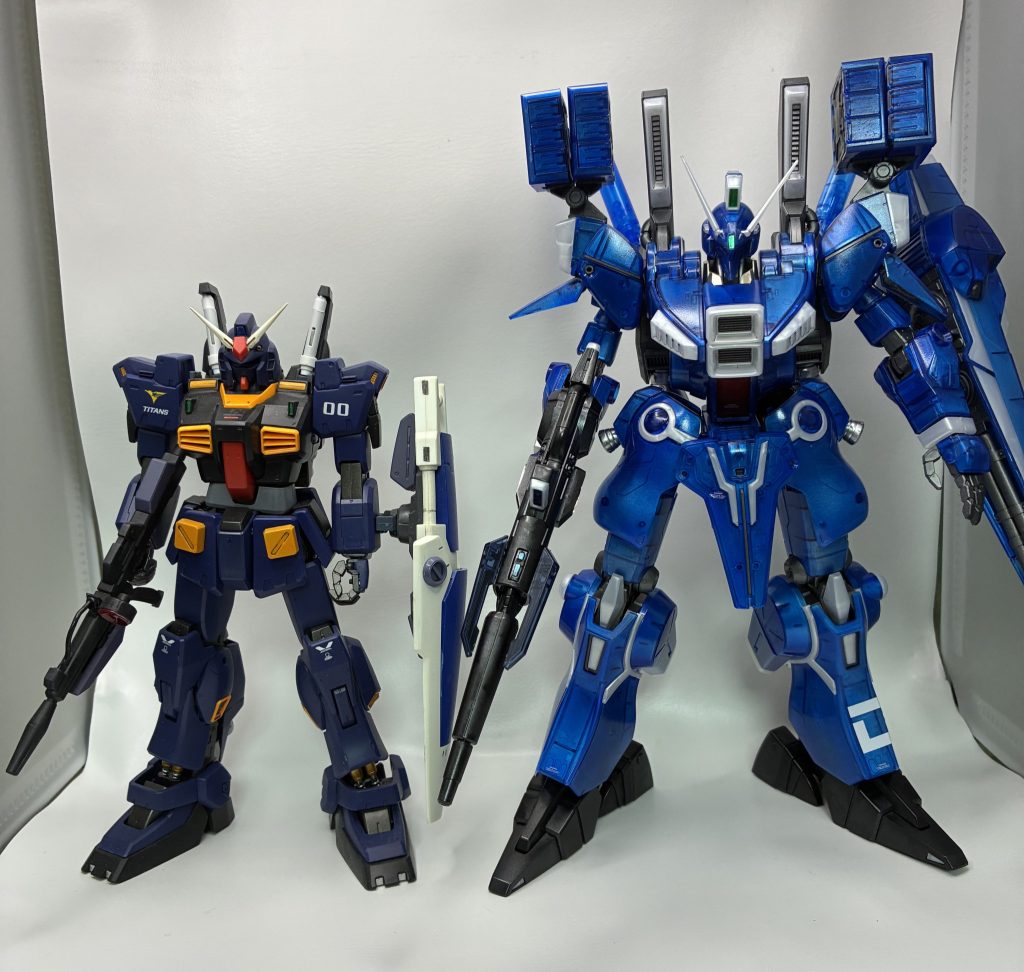 以前作成した試作型ガンダムマークⅡとのツーショット！同じ1/100なのに大人と子供くらいの差があるとは