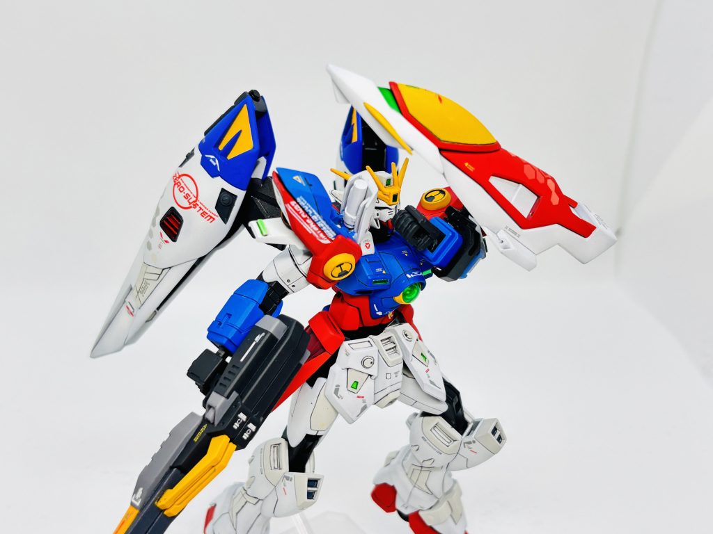 ビームサーベルは肩に収納できるように改修ネオジム磁石で取り外しできます