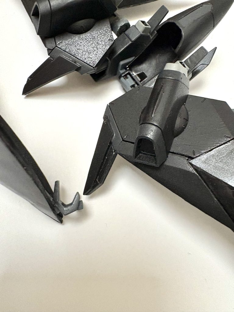 　あと地味に気に入ってるのが、イモジャの肩の青いパーツと白い突起を再利用できたことですね。特に青いパーツはちょうどグリップの形になってるの奇跡。