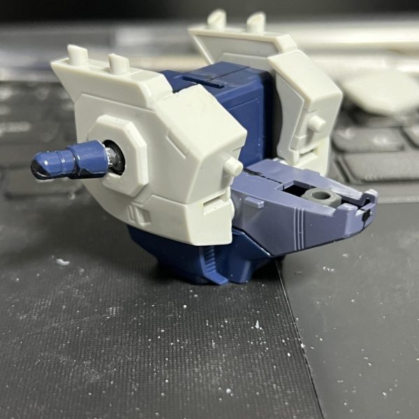 肩にボールデンの中を仕込むため構成を変更。ついでに変形ギミックはKPS接続になって安定。&nbsp;滋賀県で開催される展示会に持って行く予定です。（2枚目）