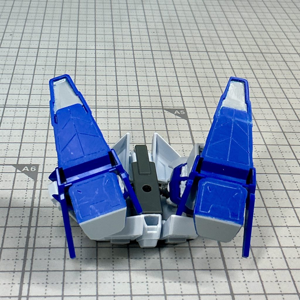 【改修】- 頭部&nbsp; &nbsp;ブレードアンテナをブラ棒で形状を延長エッジ化&nbsp; &nbsp;額部にスジボリでディテール追加- 腰部&nbsp; &nbsp;サイドアーマーを切断してボールジョイントを追加して稼働化&nbsp; &nbsp;リアアーマーにスジボリと角モールドでディテール追加- 脚部&nbsp; &nbsp;足裏の肉抜き穴を3mmプラ板を差し込んて塞ぎ、スジボリでディテール追加- 全般&nbsp; &nbsp;エッジ部が丸まっている箇所を削って台形に加工【塗装】- 白1. メカサフヘヴィ で下地塗装2. クールホワイト でハイライト- 青1. 黒サフで下地塗装2. ティターンズブルー2＋クールホワイト でハイライト- 赤1. マホガニー＋ブラウンで下地塗装2. クールホワイト でハイライト3. クリアルージュ+クリアオレンジでコート- 黄色1. ピンクサフで下地塗装2. 焔色 でエッジ部、奥まった箇所を塗装3. MSイエロー でハイライト- グレー1. メカサフスーパーヘヴィで下地塗装2. ニュートラルグレーⅣ+ニュートラルグレーⅢ でハイライト