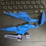 ノーズビームキャノンは穴の後ろ側を切り欠いてスライドさせて入れられるように。バッ[…]