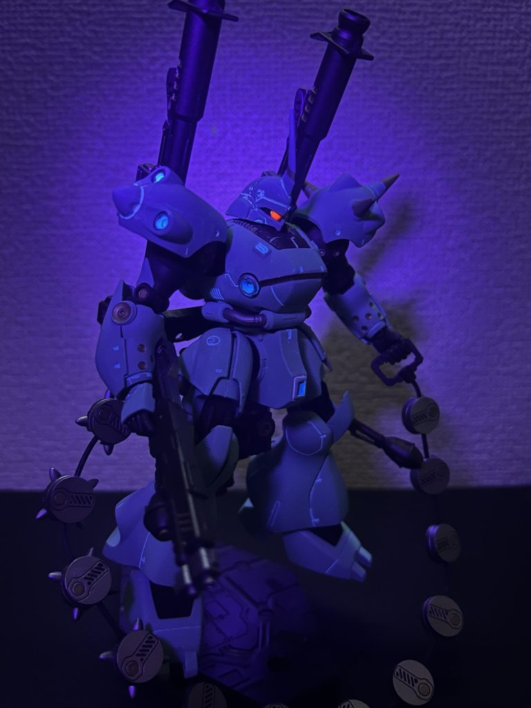 モノアイは透明パーツにチェンジしてスミ入れは蛍光エナメル塗料にしてみました、&nbsp;