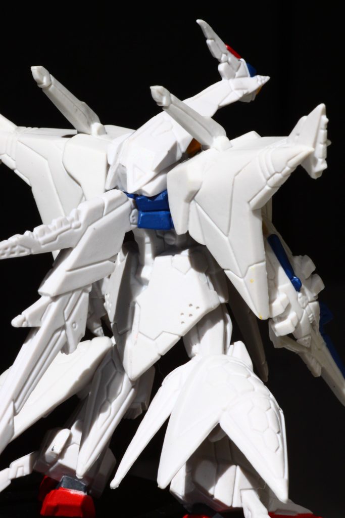 大きさは6cmほど。密度感が高く、小さいながらに存在感があります。