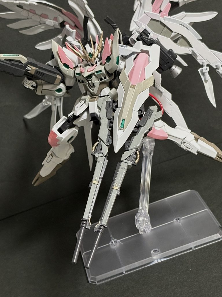 シュタインザルツ　シールドに追加された新たな武装。ビームを放射状に拡散させ相手を撹乱、包囲する。　RGのバスターライフルベースでマスケット銃みたいな形にしました。……あんまりそうは見えませんね。どちらかといえば狩猟用ライフル見たいかも。強化兵装が付くことで左右非対称アンバランスになるの好き好き大好き。接続パーツはコアガンダムのシールドを使ってます。