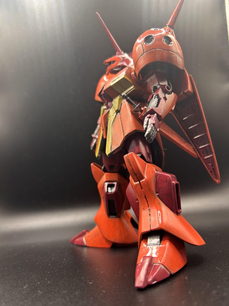 そんな中、近所の中古屋に「恐らく物持ちのいい模型屋が廃業して店主が引退したであろうと思われる驚くべき品数の80年代ロボットアニメ各種の旧キット」が入荷され子供の頃の大好きが詰まってる様な店内にテンションが上がり思わず旧キットを買ってみました。