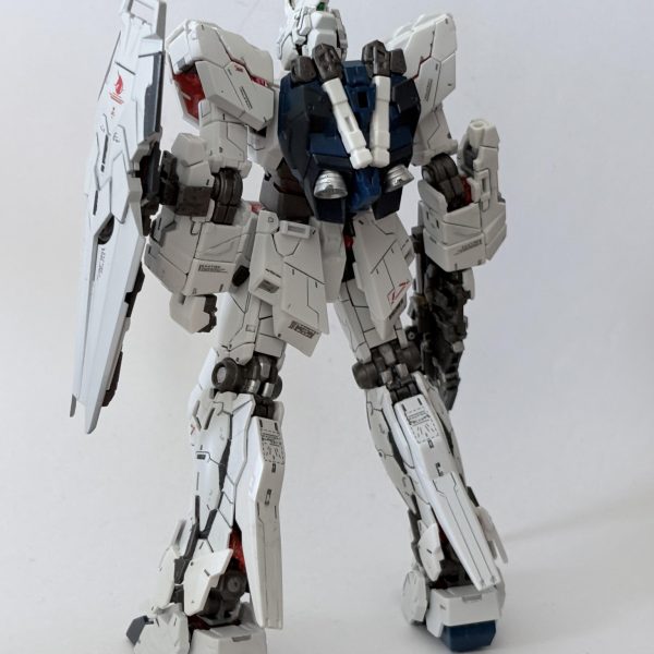 現在、諸事情(ざっくり言うと家にしばらくいない)ので、前回投稿したXI-Gの制作は止まってます.....お待ちしていただいている方々、もうしばらくお待ちください、月末くらいまで......と言うわけで、なにも投稿しない期間があるとアレなので、GUNSTA活動開始前に制作していた作品の１つを軽く紹介して、今度しっかり撮影して投稿しようと思います。RX-0、ユニコーンガンダムです。ガンダムシリーズにハマったきっかけはガンダムUCなので、やっぱ強い思い入れがありますね。ユニコーンだけで3キットは作ってます。いつか全キット組んでみたいというわけで、しばらく投稿は超スローペースになります、よろしくお願いします🙇（5枚目）