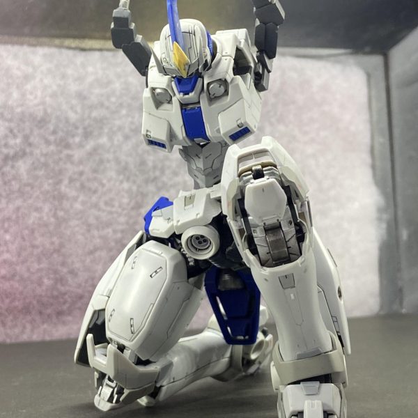 超スローペースですがコチラの作業も進めています。全体的にディテールアップと脚部サブスラスター追加。サブスラスターはフレームにも使ったティガスカイタイプからの流用です。フクラハギ側は無加工でそのままジャストフィット！スネ側は少し形状アレンジして磁石を仕込み、付け外し簡単です。&nbsp;（3枚目）