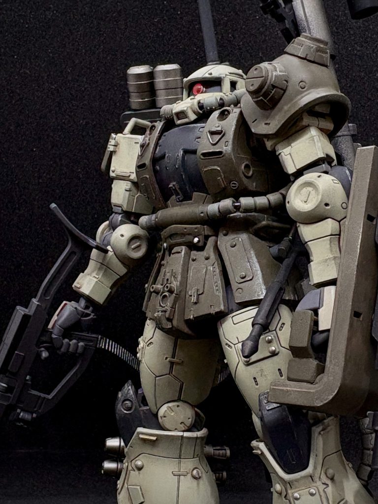 thastoolsさんの作例をお手本に、細かいディティールアップパーツを多数取り付けスケール感が出るように意識しました。オリジン版は元から結構ディティールが細かく入っていますので、追加することでものすごい情報量となりました。