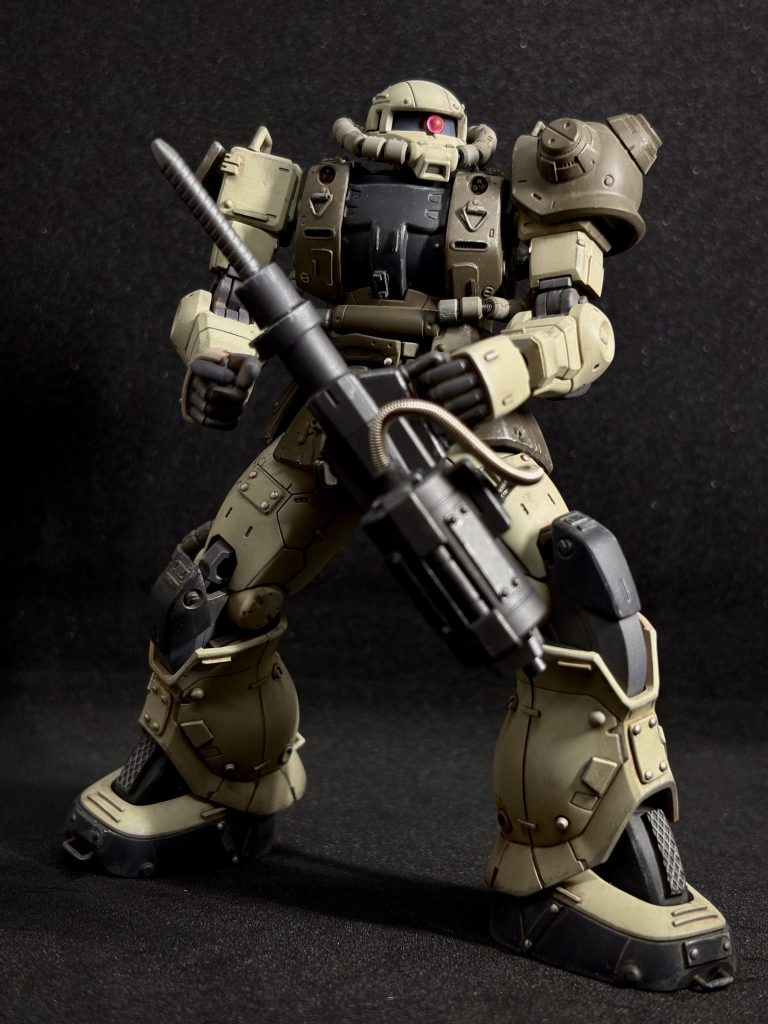 自作のパイルバンカーはネオジム磁石でシールドに取付可能です。ハンドルを設けていますので持って構えることも出来ます。ビーム兵器が開発されてる時代にこういう武器ってどうなんでしょうね🤣でも見た目重視なので問題なし🤣🤣