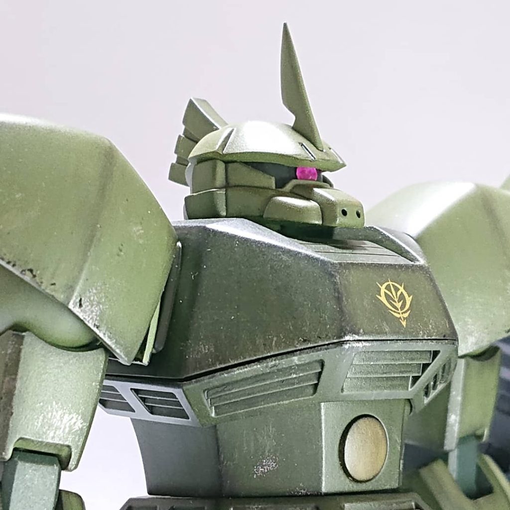 細かくキズや汚れを入れています。