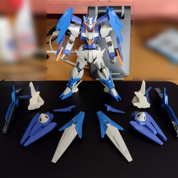 今までやったことはなかったのですが、製作途中を少し載せてみようと思います。先日公開した【ダブルオースカイメビウスDIVEインフィニティ】のものです。①ダイバーアークの頭改造②アンテナ製作③主要パーツ④フェニックスジェネレータ作成途中⑤各部調整確認⑥オマケ最後の一枚は製作途中ではないですが、本編に載せきれなかったオマケ画像です。（4枚目）