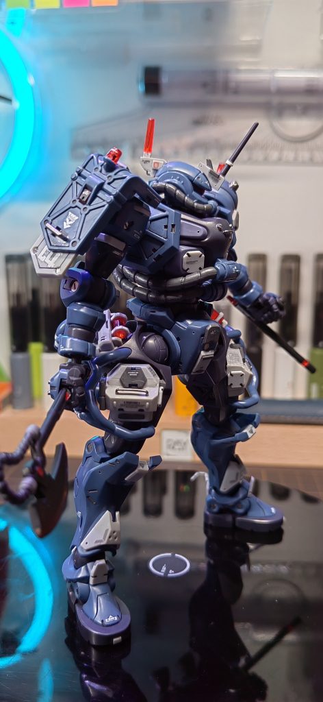 軍警 zaku–3枚目/制作者：Joshua