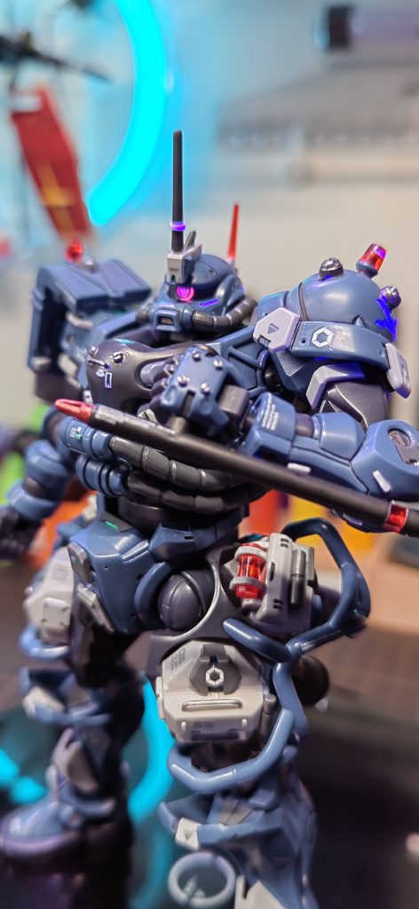 軍警 zaku–3枚目/制作者：Joshua